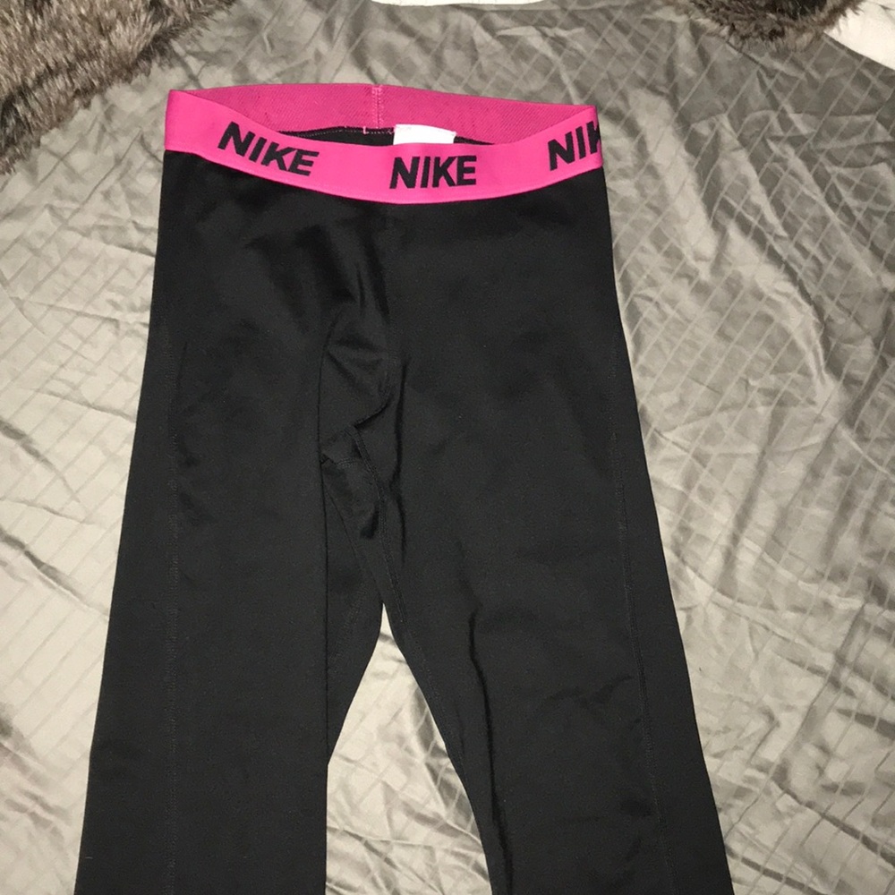 Worn 1 time Capri Nike leggings pink band